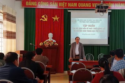 Tập huấn phát triển kĩ năng số người học cho giáo viên trường THPT Krông Bông (12/12/2025)