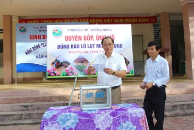 Trường THPT Krông Bông tổ chức quyên góp ủng hộ đồng bào miền Trung bị bão lũ